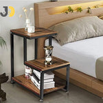 Load image into Gallery viewer, طاولة جانبية خشبية معدنية بثلاث مستويات بجانب السرير في غرفة عصرية
Wood and metal three-tier side table beside bed in modern bedroom