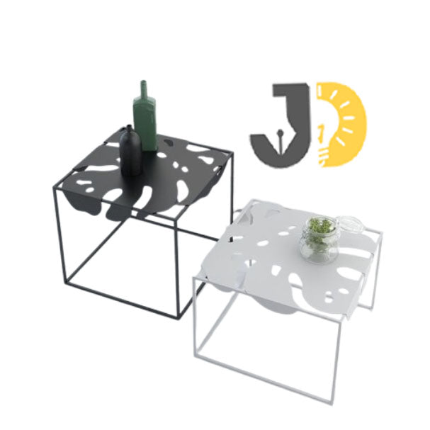 طقم طاولتين معدنيتين بتصميم أوراق باللونين الأسود والأبيض
Modern black and white metal tables with leaf design