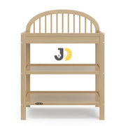 طاولة تغيير حفاضات خشبية طبيعية بثلاثة رفوف تخزين – Natural wooden baby changing table with three storage shelves