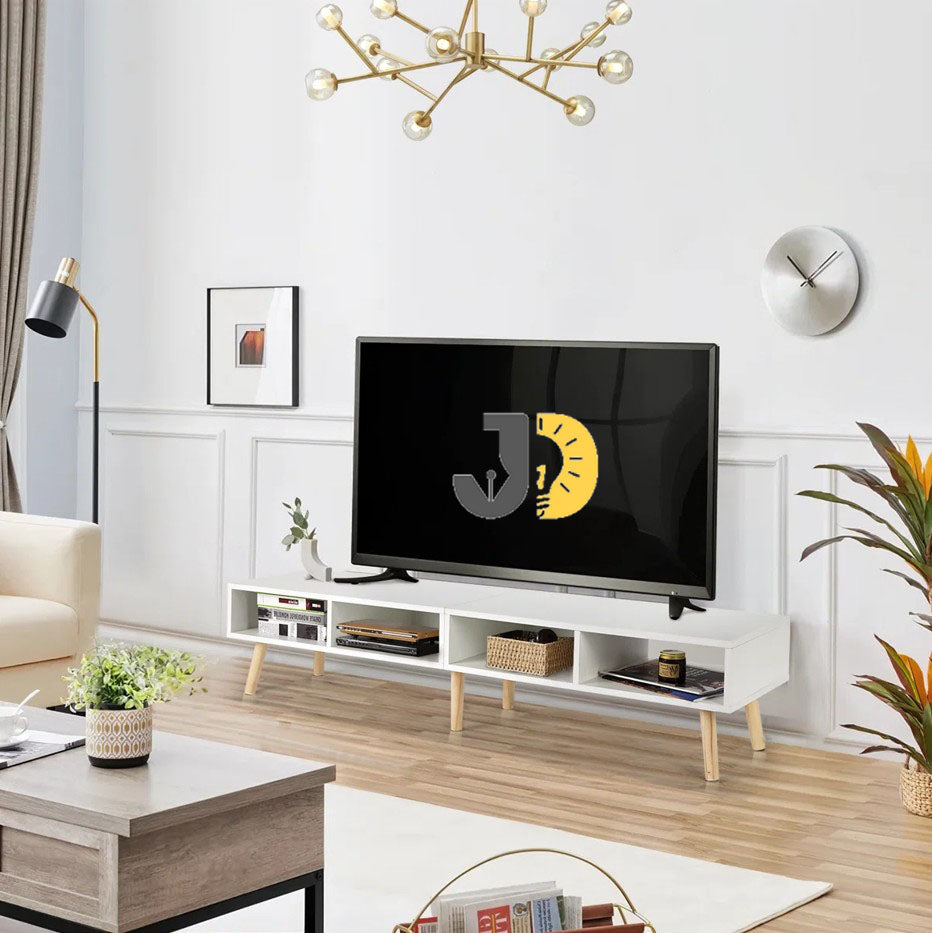 طاولة تلفاز بيضاء بتصميم اسكندنافي أنيق وأرجل خشبية طبيعية. مثالية لغرف المعيشة العصرية والمنظمة.
Elegant Scandinavian-style white TV stand with wooden legs, perfect for modern living rooms.